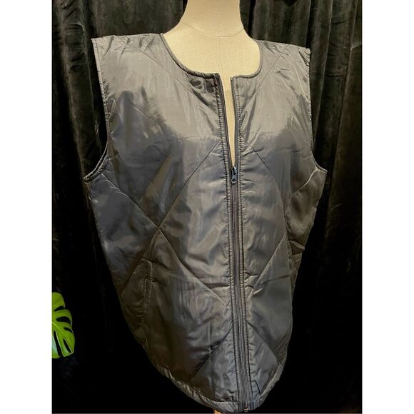 Socialite Black Vest - Picture 4 of 16